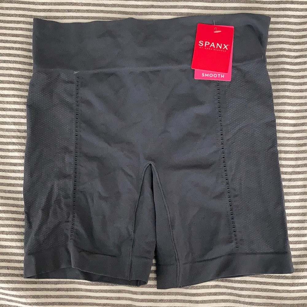 Spank mid thigh short, size small, NWT